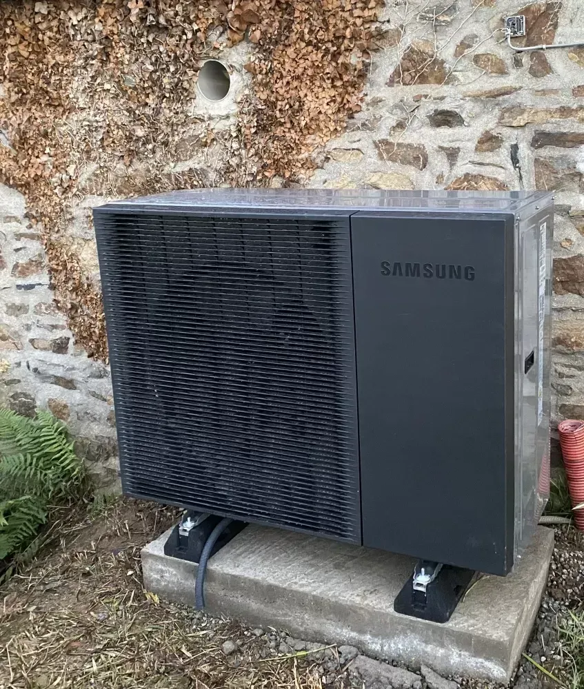 Installation d’une pompe à chaleur Samsung à Tréméven _ LCS Le Corre Chauffage Sanitaire (5)