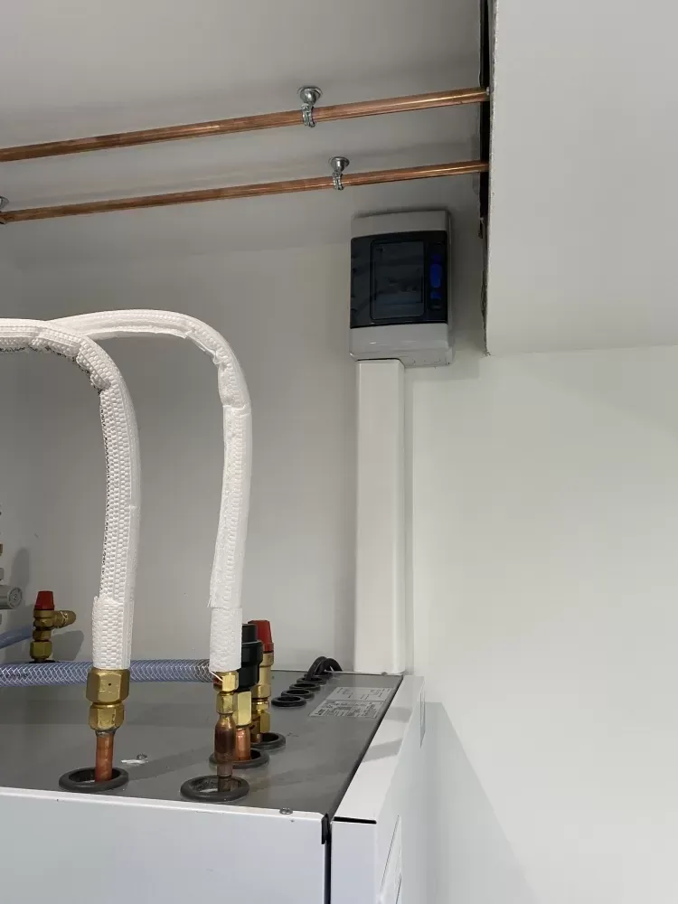 Remplacement d’une chaudière fioul par une pompe à chaleur Mitsubishi à Plouezec _ LCS Le Cor (3)