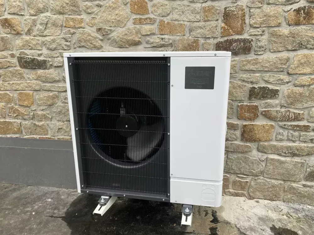 Remplacement d’une chaudière fioul par une pompe à chaleur Mitsubishi à Plouezec _ LCS Le Corre  (1)