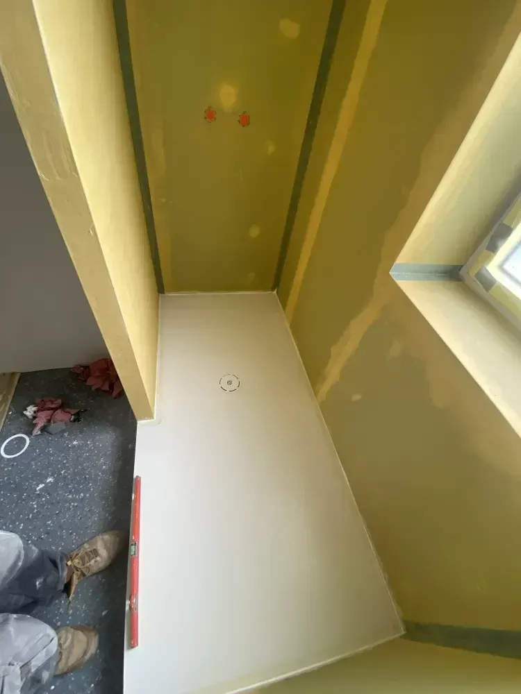 Pose d’un receveur sur plancher bois à Plouha _ LCS Le Corre Chauffage Sanitaire (1)