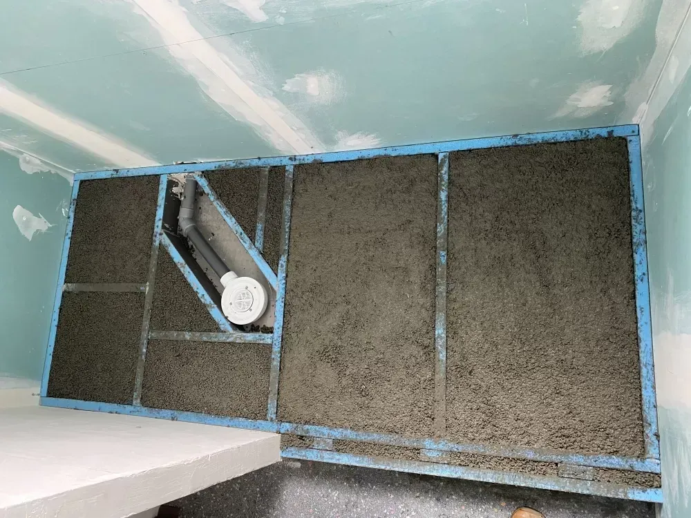 Pose d’un receveur sur plancher bois à Plouha _ LCS Le Corre Chauffage Sanitaire (3)